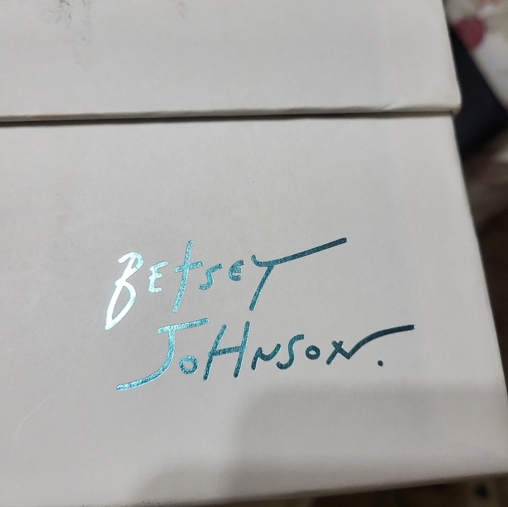 NIB Betsey Johnson Sparkling Crystal Embellished Women's Sneakers - Picture 9 of 9